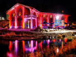 Klub muzyczy Happy End<p>Pięknie oświetlony, Klub muzyczny Happy End w Tatrach Niskich najlepiej prezentuje się w nocy.<p>
