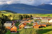 Widok na góry z domków w Holiday Village Tatralandia 